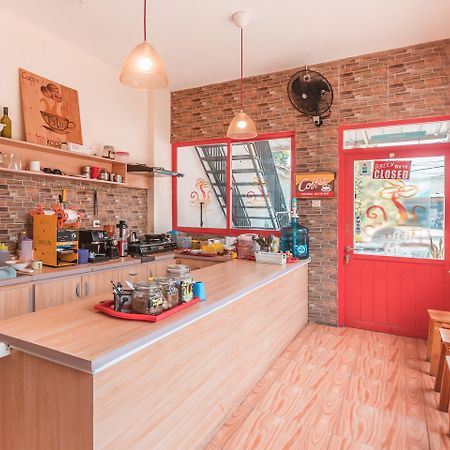 Oyo 1555 Unik Guesthouse Syariah Джакарта Екстериор снимка