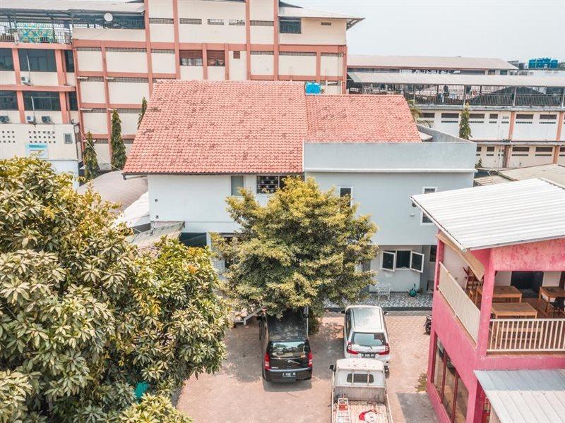 Oyo 1555 Unik Guesthouse Syariah Джакарта Хоризонт снимка