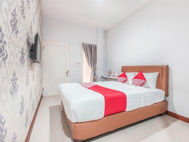 Oyo 1555 Unik Guesthouse Syariah Джакарта Стая снимка