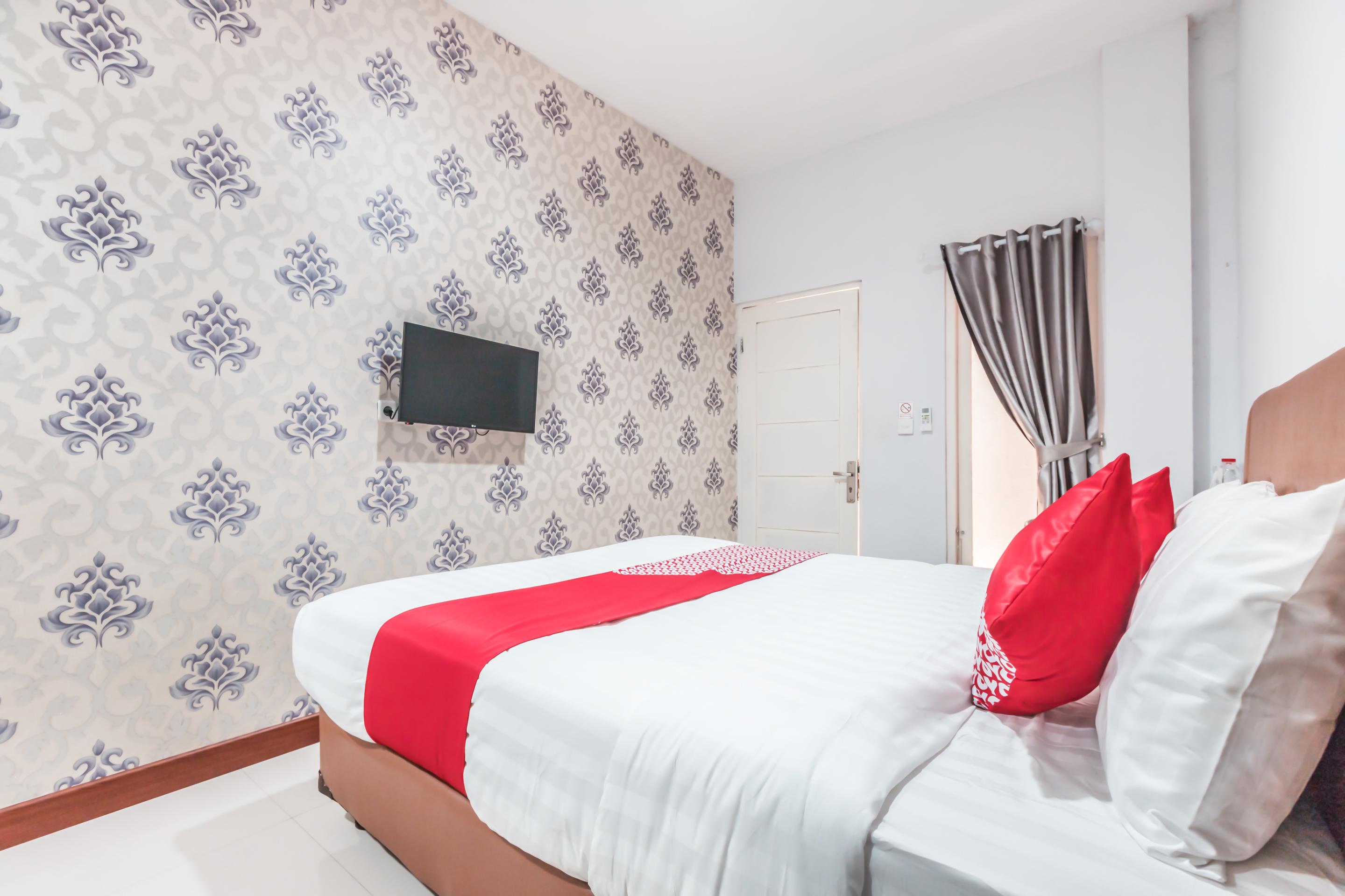 Oyo 1555 Unik Guesthouse Syariah Джакарта Екстериор снимка