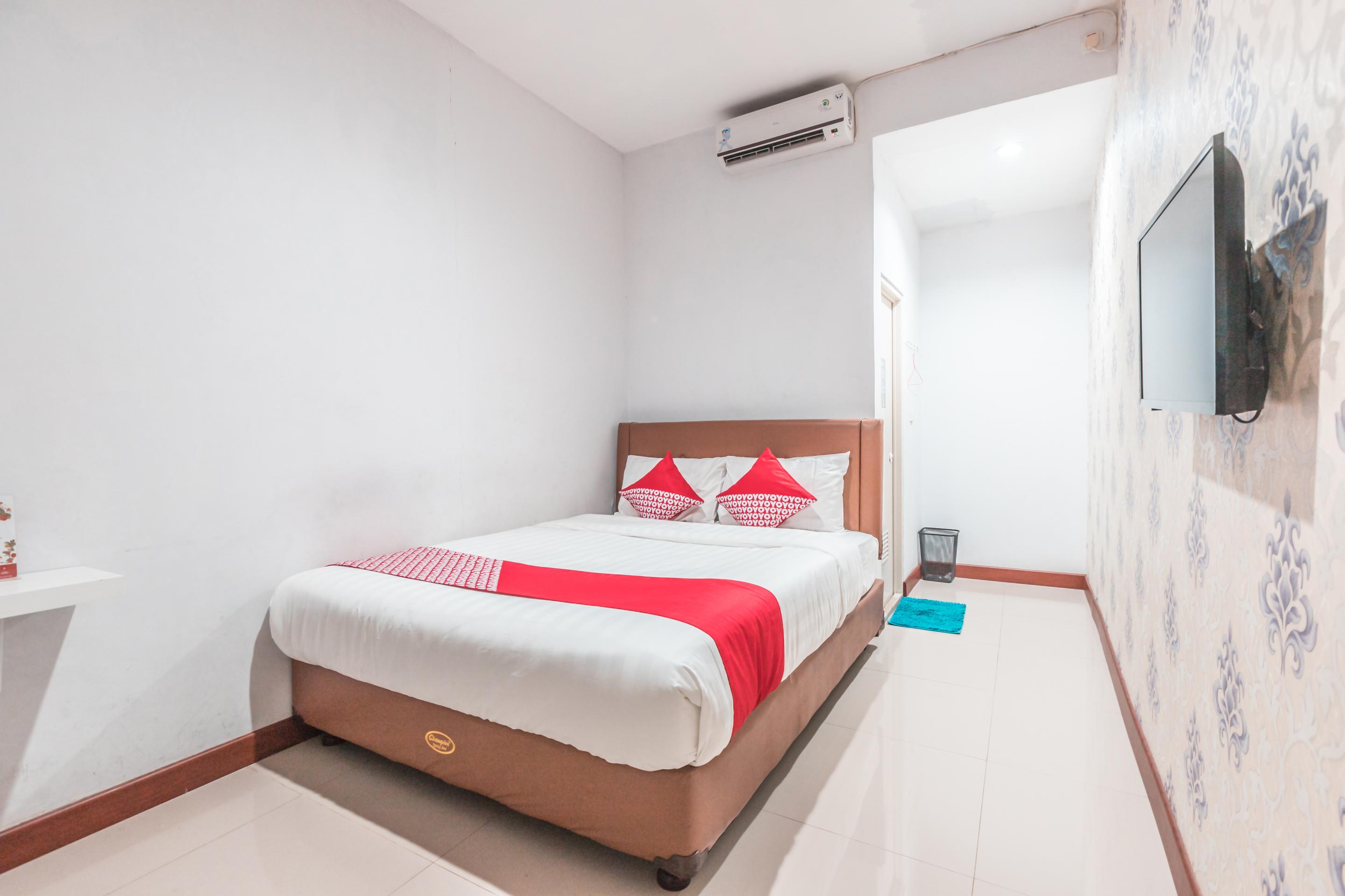 Oyo 1555 Unik Guesthouse Syariah Джакарта Екстериор снимка