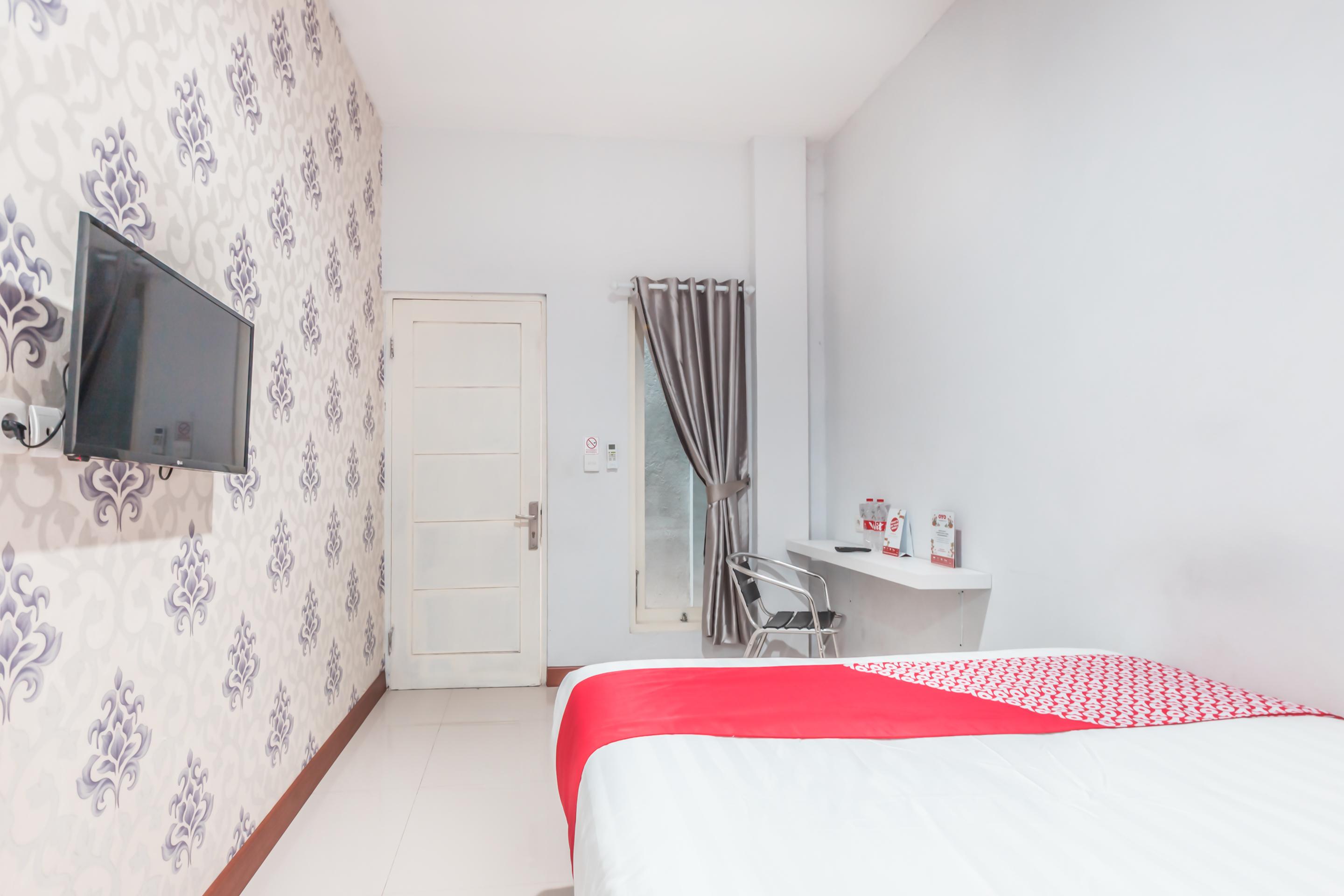 Oyo 1555 Unik Guesthouse Syariah Джакарта Екстериор снимка