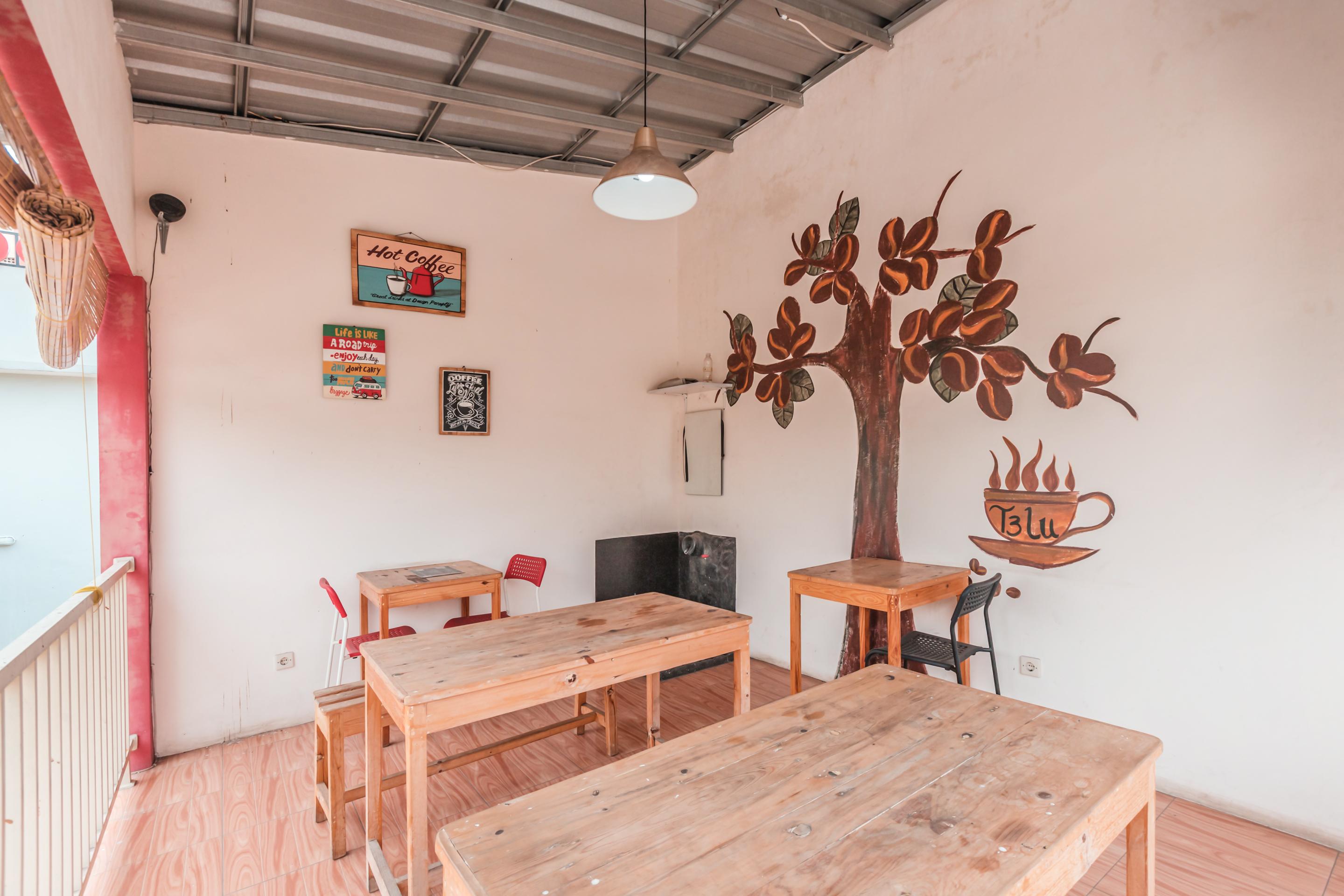 Oyo 1555 Unik Guesthouse Syariah Джакарта Екстериор снимка