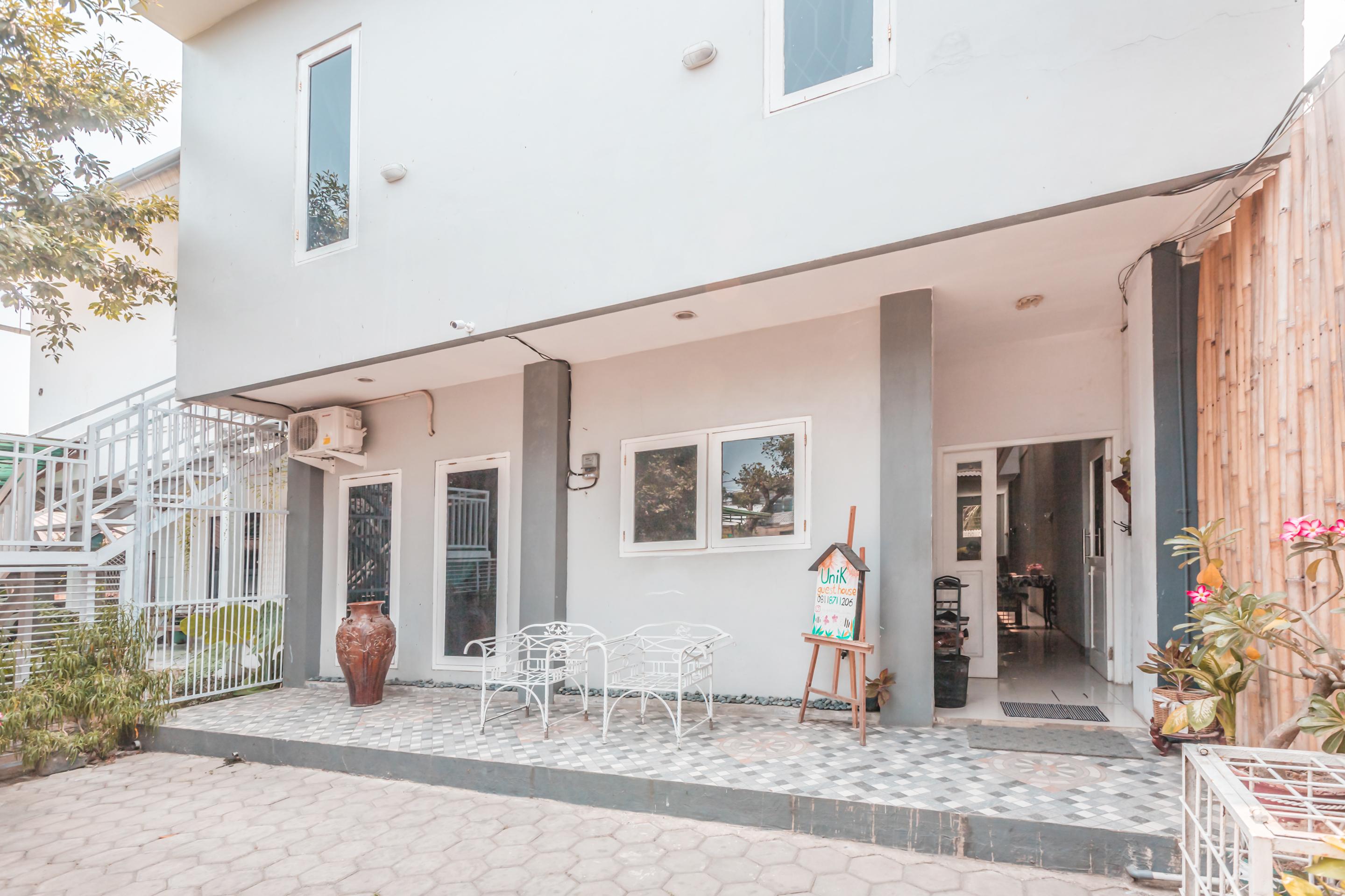 Oyo 1555 Unik Guesthouse Syariah Джакарта Екстериор снимка