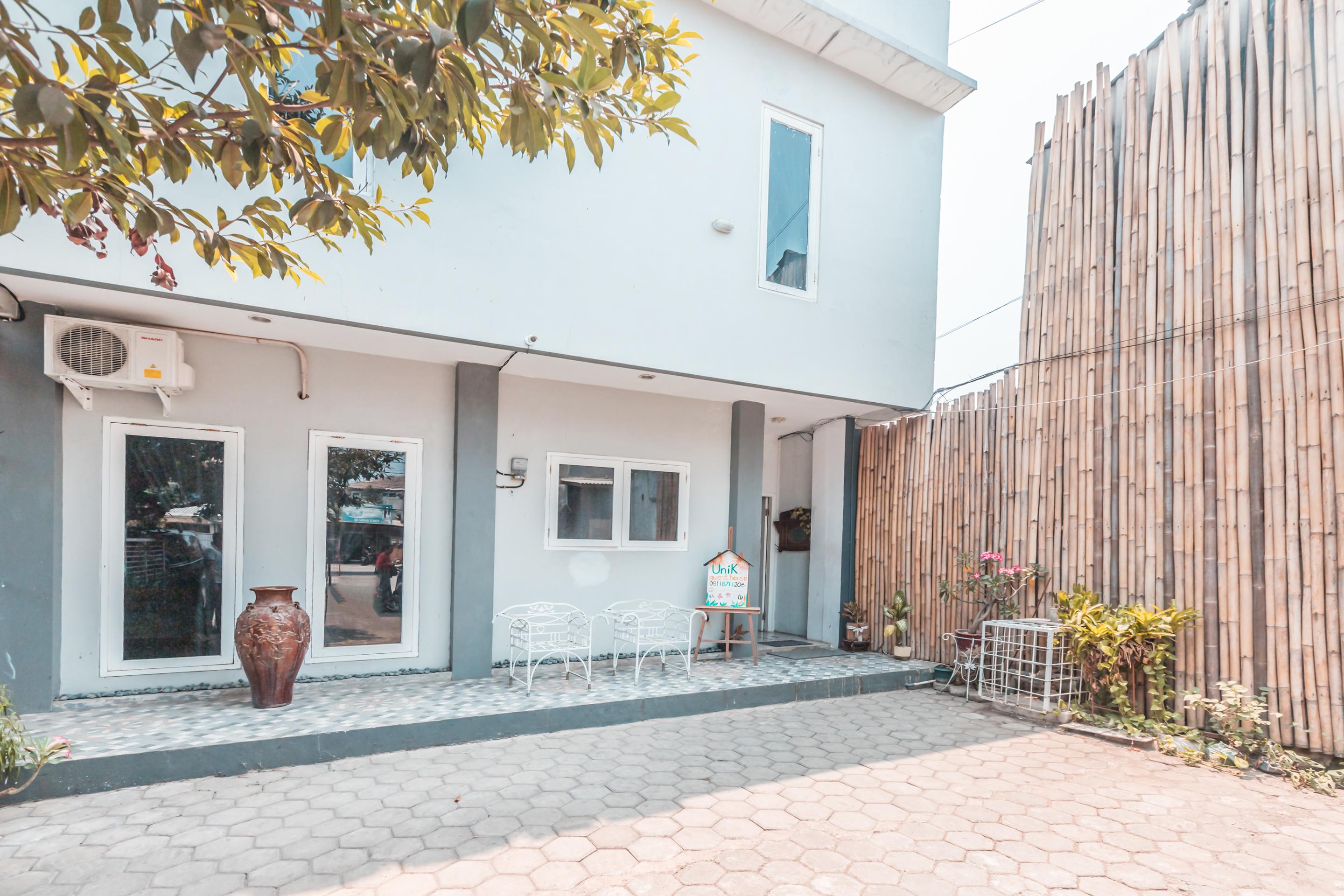 Oyo 1555 Unik Guesthouse Syariah Джакарта Екстериор снимка