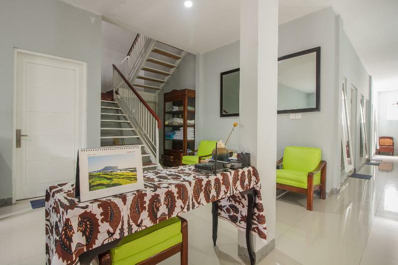 Oyo 1555 Unik Guesthouse Syariah Джакарта Екстериор снимка
